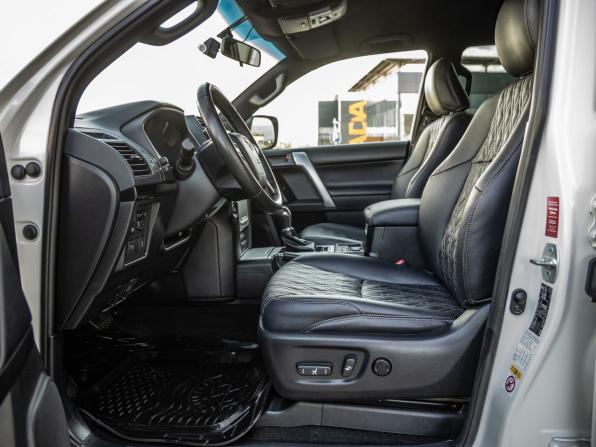 Toyota Land Cruiser Prado 150 Series Рестайлинг 2 с пробегом 2019 года, цена 4 498 000 рублей, 151033 км, внедорожник, Автокод Объявления