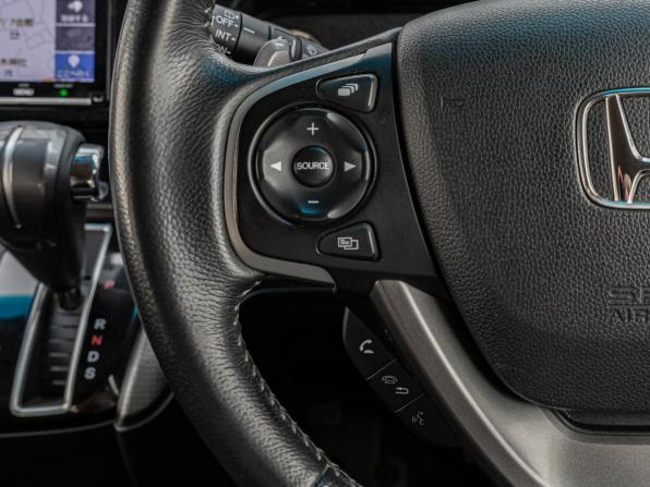 Honda Stepwgn V Рестайлинг с пробегом 2018 года, цена 2 230 000 рублей, 100019 км, минивэн, Автокод Объявления