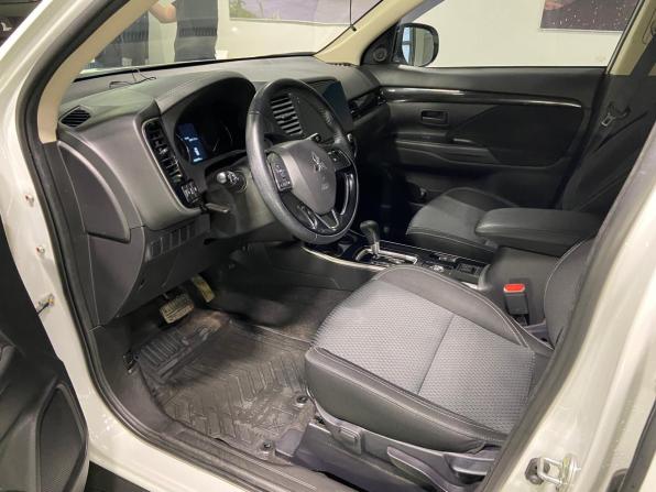 Mitsubishi Outlander III Рестайлинг 3 с пробегом 2022 года, цена 2 700 000 рублей, 68050 км, внедорожник, Автокод Объявления