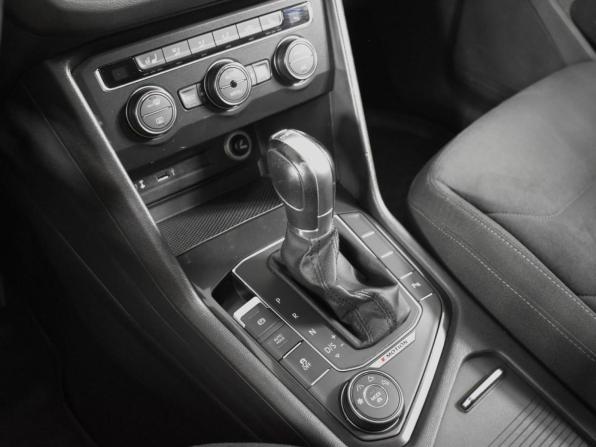 Volkswagen Tiguan II с пробегом 2017 года, цена 1 987 200 рублей, 180585 км, внедорожник, Автокод Объявления