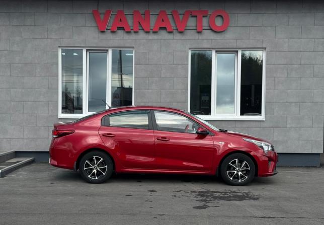 Kia Rio IV Рестайлинг с пробегом 2021 года, цена 1 800 000 рублей, 35330 км, седан, Автокод Объявления