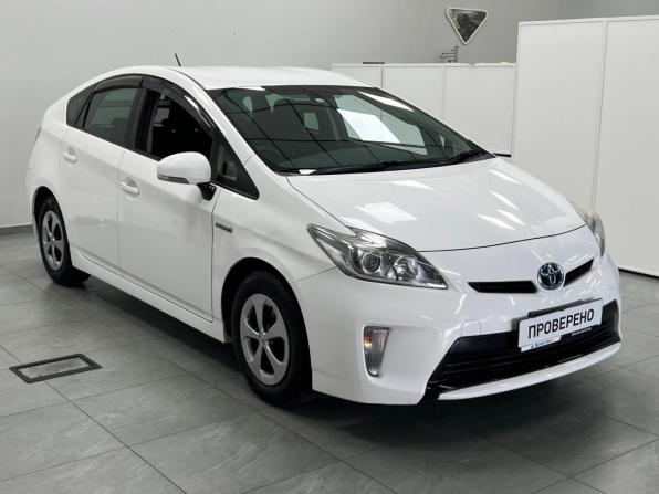 Toyota Prius III Рестайлинг (XW30) с пробегом 2015 года, цена 1 240 000 рублей, 114584 км, лифтбек, Автокод Объявления