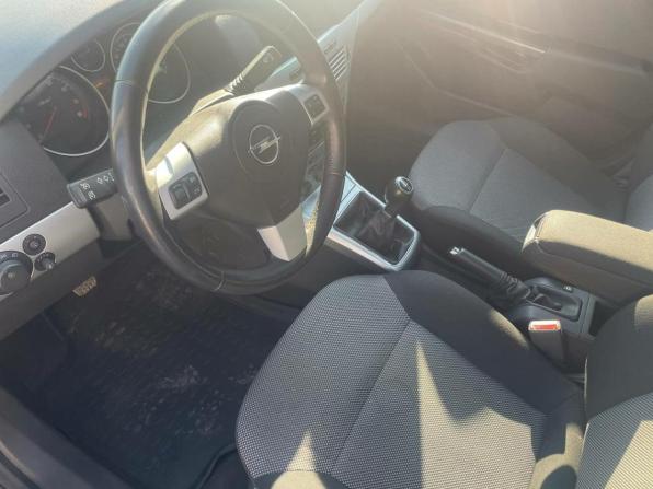 Opel Astra H Рестайлинг с пробегом 2011 года, цена 350 000 рублей, 260651 км, седан, Автокод Объявления