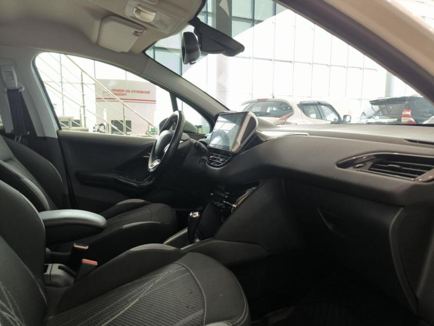 Peugeot 208 I Казань  - изображение 13