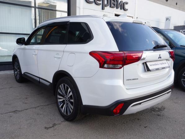 Mitsubishi Outlander III Рестайлинг 3 с пробегом 2021 года, цена 2 200 000 рублей, 98302 км, внедорожник, Автокод Объявления