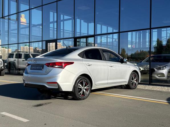 Hyundai Solaris II с пробегом 2018 года, цена 1 290 000 рублей, 107326 км, седан, Автокод Объявления