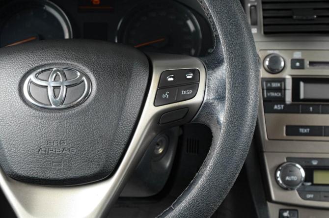 Toyota Avensis III Рестайлинг с пробегом 2011 года, цена 999 000 рублей, 325100 км, седан, Автокод Объявления