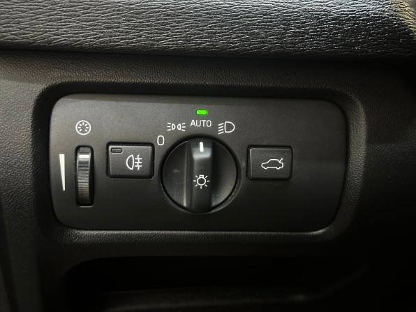 Volvo V40 II с пробегом 2015 года, цена 1 270 000 рублей, 190014 км, хэтчбек, Автокод Объявления