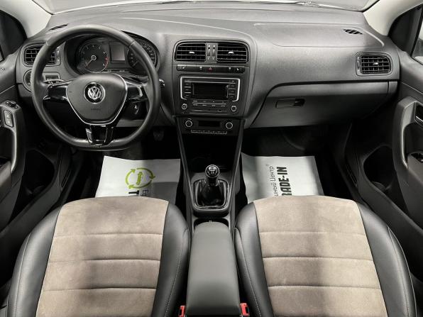 Volkswagen Polo V Рестайлинг с пробегом 2017 года, цена 1 095 000 рублей, 140873 км, седан, Автокод Объявления
