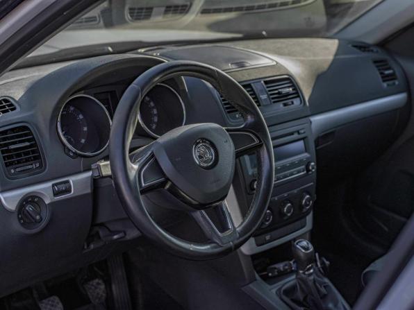 Skoda Yeti I Рестайлинг с пробегом 2015 года, цена 945 000 рублей, 144985 км, внедорожник, Автокод Объявления