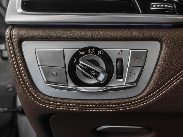 BMW 7 серии VI (G11/G12) Рестайлинг с пробегом 2019 года, цена 6 299 000 рублей, 92946 км, седан, Автокод Объявления