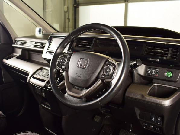 Honda Stepwgn V Рестайлинг с пробегом 2019 года, цена 2 214 995 рублей, 94852 км, минивэн, Автокод Объявления