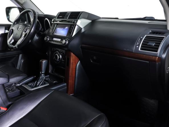 Toyota Land Cruiser Prado 150 Series Рестайлинг 1 с пробегом 2014 года, цена 3 706 000 рублей, 178931 км, внедорожник, Автокод Объявления