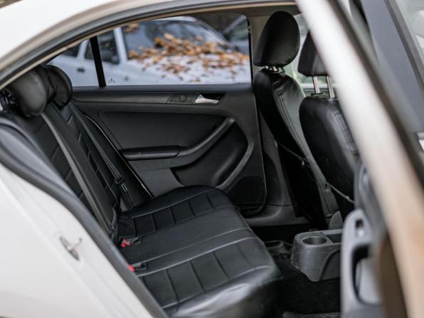 Volkswagen Jetta VI Рестайлинг с пробегом 2015 года, цена 590 000 рублей, 356090 км, седан, Автокод Объявления