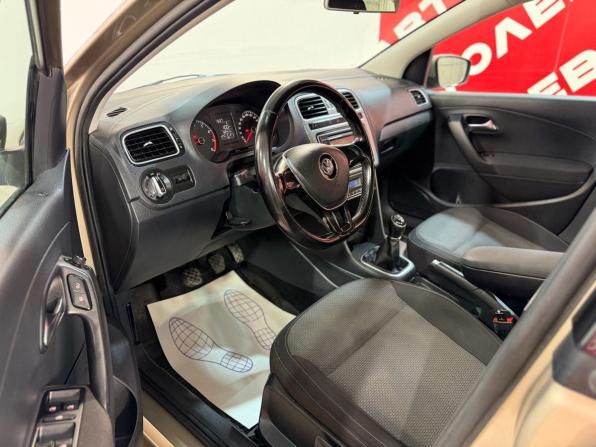 Volkswagen Polo V Рестайлинг с пробегом 2015 года, цена 959 000 рублей, 132440 км, седан, Автокод Объявления