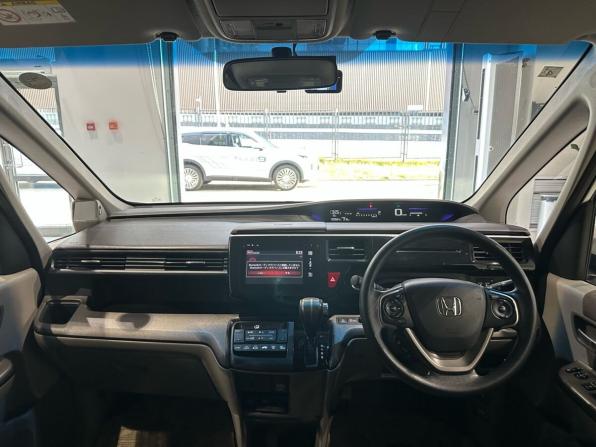 Honda Stepwgn V с пробегом 2015 года, цена 1 899 000 рублей, 100627 км, минивэн, Автокод Объявления