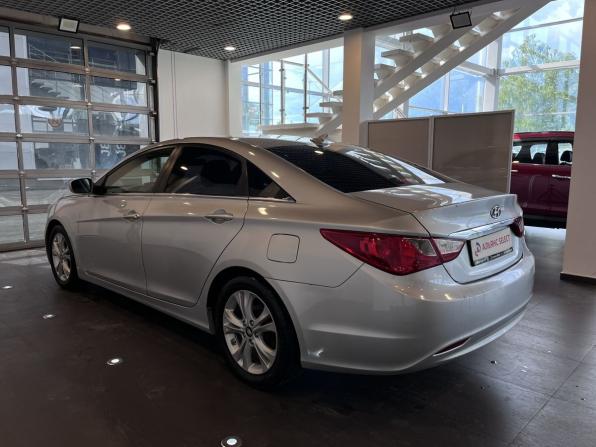 Hyundai Sonata VI (YF) с пробегом 2010 года, цена 860 000 рублей, 262012 км, седан, Автокод Объявления