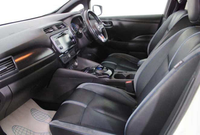 Nissan Leaf II (ZE1) с пробегом 2018 года, цена 1 590 000 рублей, 60712 км, хэтчбек, Автокод Объявления