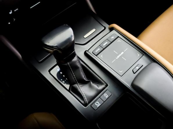 Lexus ES VII с пробегом 2019 года, цена 3 100 000 рублей, 155705 км, седан, Автокод Объявления
