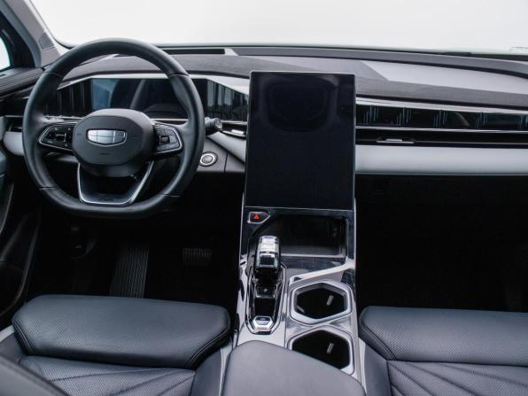 Geely Atlas II с пробегом 2024 года, цена 2 900 000 рублей, 27598 км, внедорожник, Автокод Объявления