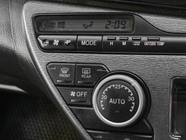 Toyota ISis I Рестайлинг с пробегом 2010 года, цена 1 270 000 рублей, 112707 км, минивэн, Автокод Объявления