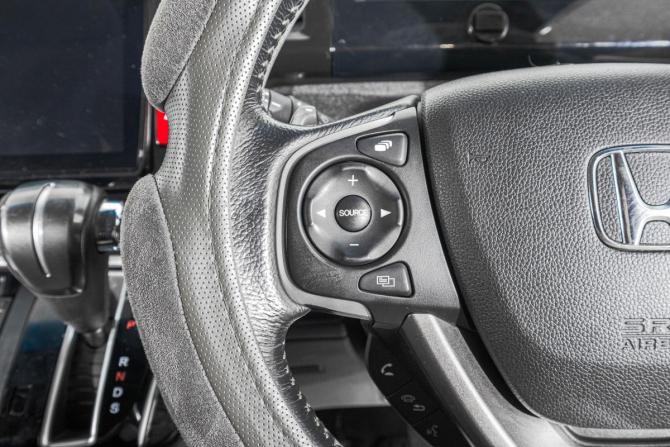 Honda Stepwgn V с пробегом 2015 года, цена 1 749 000 рублей, 162000 км, минивэн, Автокод Объявления