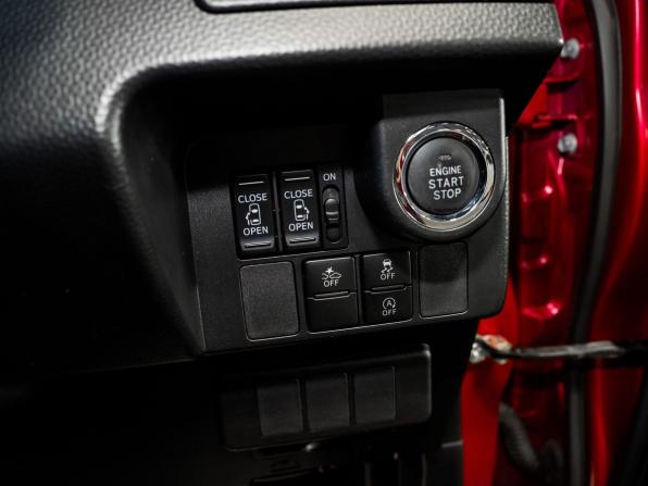 Toyota Roomy I с пробегом 2018 года, цена 975 000 рублей, 111900 км, микровэн, Автокод Объявления