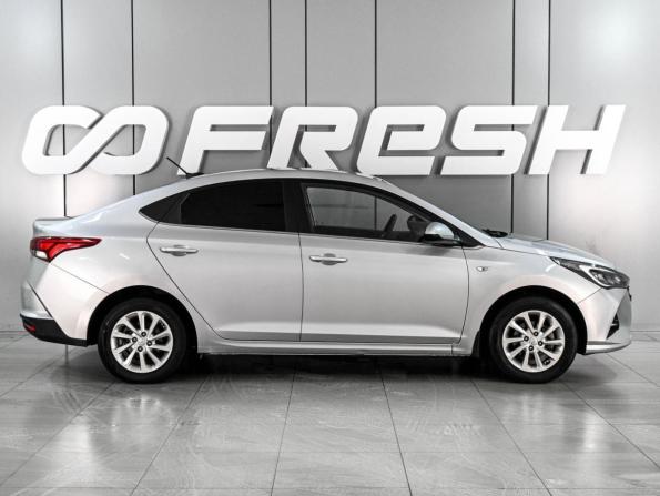 Hyundai Solaris II Рестайлинг с пробегом 2021 года, цена 1 579 000 рублей, 43267 км, седан, Автокод Объявления