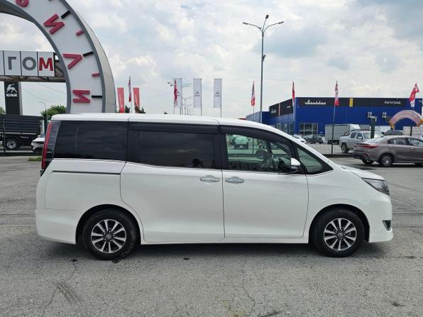 Toyota Esquire I Рестайлинг с пробегом 2018 года, цена 2 199 995 рублей, 106214 км, минивэн, Автокод Объявления