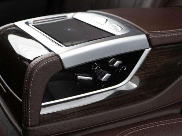 BMW 7 серии VI (G11/G12) Рестайлинг с пробегом 2019 года, цена 5 199 046 рублей, 128274 км, седан, Автокод Объявления