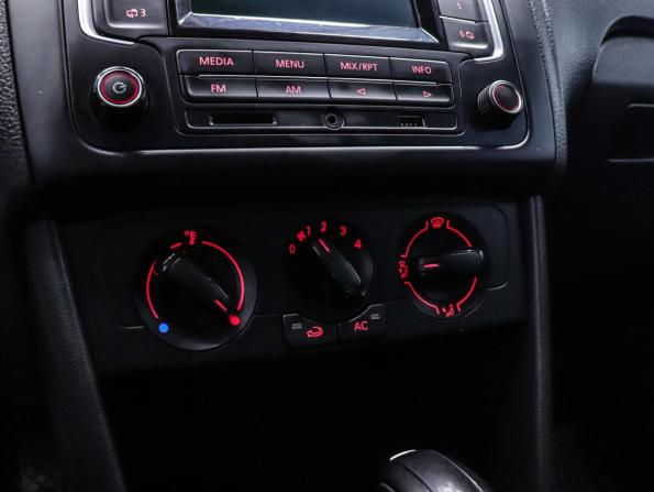 Volkswagen Polo V с пробегом 2014 года, цена 845 000 рублей, 124242 км, седан, Автокод Объявления