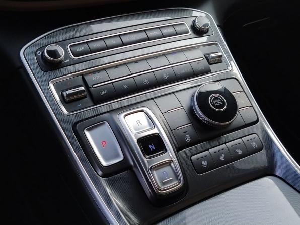 Hyundai Santa Fe IV Рестайлинг с пробегом 2021 года, цена 3 399 000 рублей, 99125 км, внедорожник, Автокод Объявления