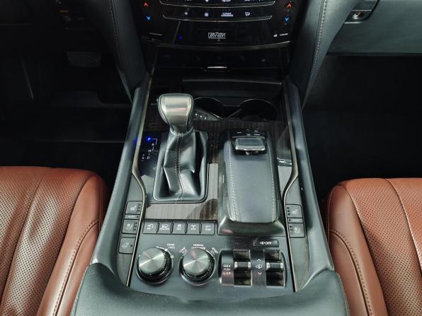 Lexus LX III Рестайлинг 2 с пробегом 2019 года, цена 6 999 000 рублей, 299995 км, внедорожник, Автокод Объявления