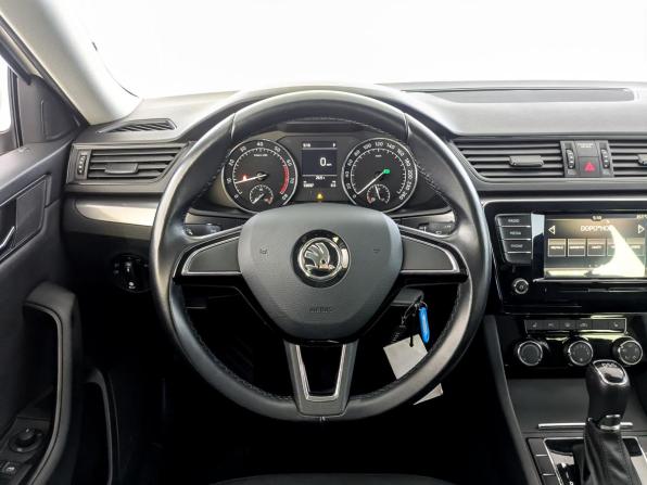 Skoda Superb III с пробегом 2019 года, цена 2 385 000 рублей, 53688 км, лифтбек, Автокод Объявления