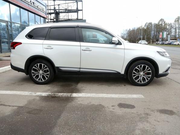 Mitsubishi Outlander III Рестайлинг 2 с пробегом 2015 года, цена 1 853 000 рублей, 192800 км, внедорожник, Автокод Объявления