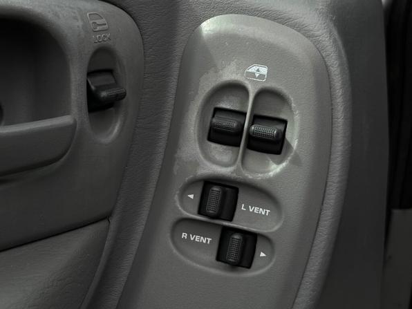 Chrysler Town &amp; Country IV с пробегом 2005 года, цена 597 700 рублей, 301560 км, минивэн, Автокод Объявления