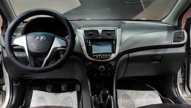 Hyundai Solaris I с пробегом 2013 года, цена 650 000 рублей, 265797 км, седан, Автокод Объявления