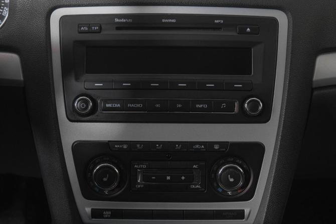 Skoda Octavia II (A5) Рестайлинг с пробегом 2011 года, цена 699 000 рублей, 301000 км, лифтбек, Автокод Объявления