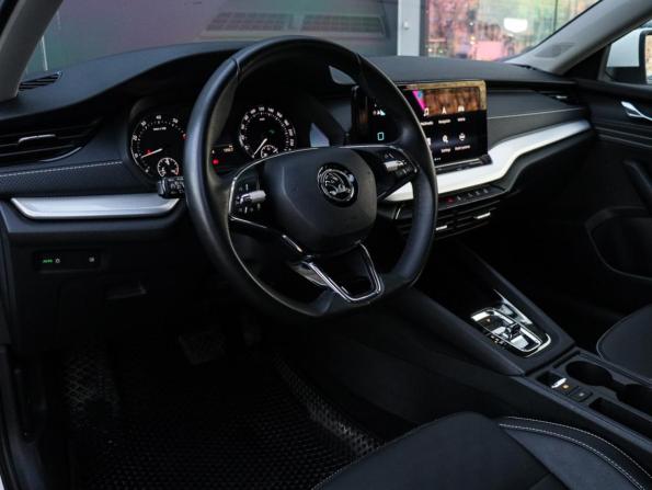Skoda Octavia IV (A8) с пробегом 2022 года, цена 2 760 000 рублей, 59122 км, лифтбек, Автокод Объявления