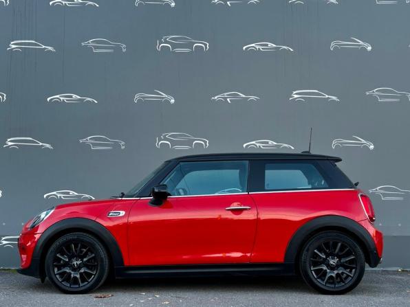 Mini Hatch III (F55/F56) Рестайлинг с пробегом 2021 года, цена 2 220 700 рублей, 108117 км, хэтчбек, Автокод Объявления