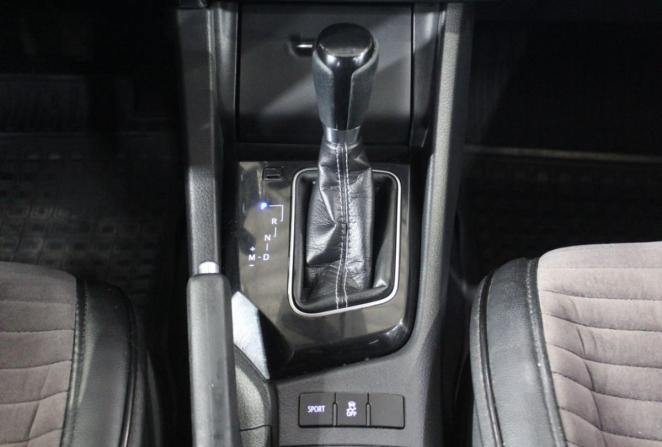 Toyota Corolla XI (E160 E170 E180) Рестайлинг 1 с пробегом 2018 года, цена 1 750 000 рублей, 119642 км, хэтчбек, Автокод Объявления