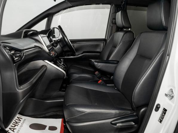 Toyota Esquire I Рестайлинг с пробегом 2017 года, цена 2 200 000 рублей, 207366 км, минивэн, Автокод Объявления