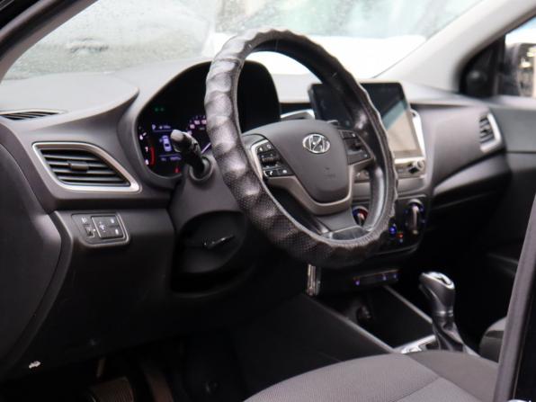 Hyundai Solaris II с пробегом 2017 года, цена 1 200 000 рублей, 155073 км, седан, Автокод Объявления