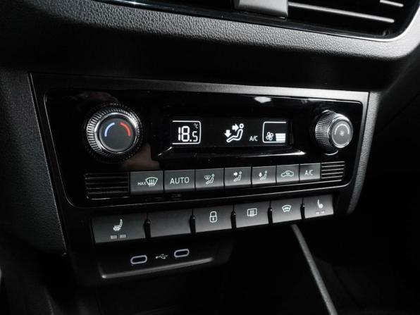 Skoda Rapid II с пробегом 2022 года, цена 2 349 000 рублей, 12774 км, лифтбек, Автокод Объявления