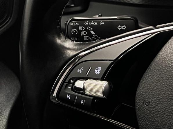 Skoda Karoq I с пробегом 2021 года, цена 1 999 000 рублей, 140769 км, внедорожник, Автокод Объявления