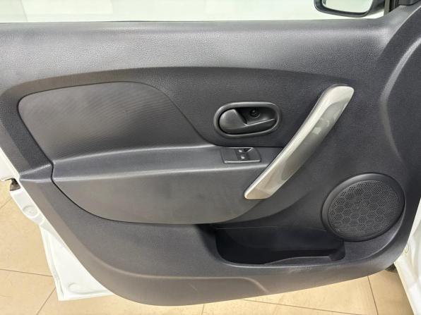 Renault Sandero II с пробегом 2016 года, цена 930 000 рублей, 83471 км, хэтчбек, Автокод Объявления