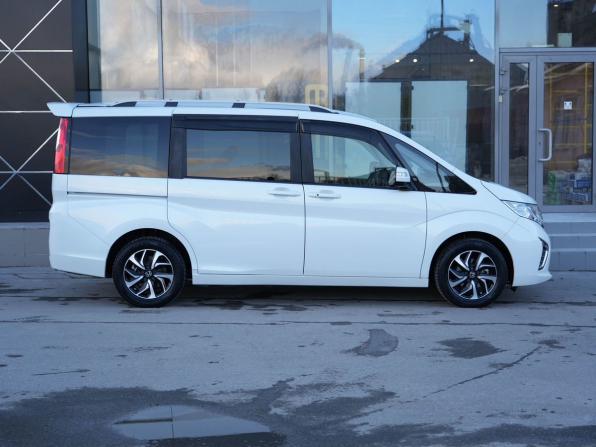 Honda Stepwgn V с пробегом 2016 года, цена 1 660 000 рублей, 133797 км, минивэн, Автокод Объявления