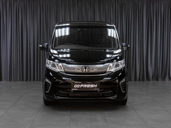 Honda Stepwgn V Рестайлинг с пробегом 2017 года, цена 1 849 000 рублей, 181390 км, минивэн, Автокод Объявления