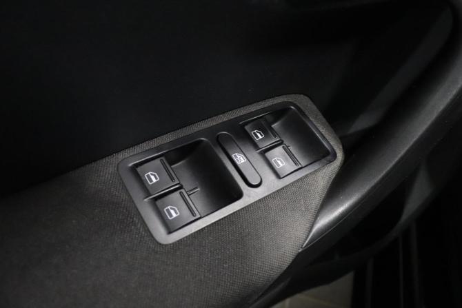 Volkswagen Polo V Рестайлинг с пробегом 2017 года, цена 1 042 000 рублей, 109365 км, седан, Автокод Объявления