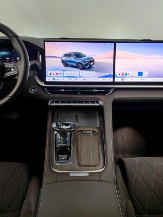 Geely Monjaro I Рестайлинг 2 с пробегом 2025 года, цена 3 947 000 рублей, 13052 км, внедорожник, Автокод Объявления